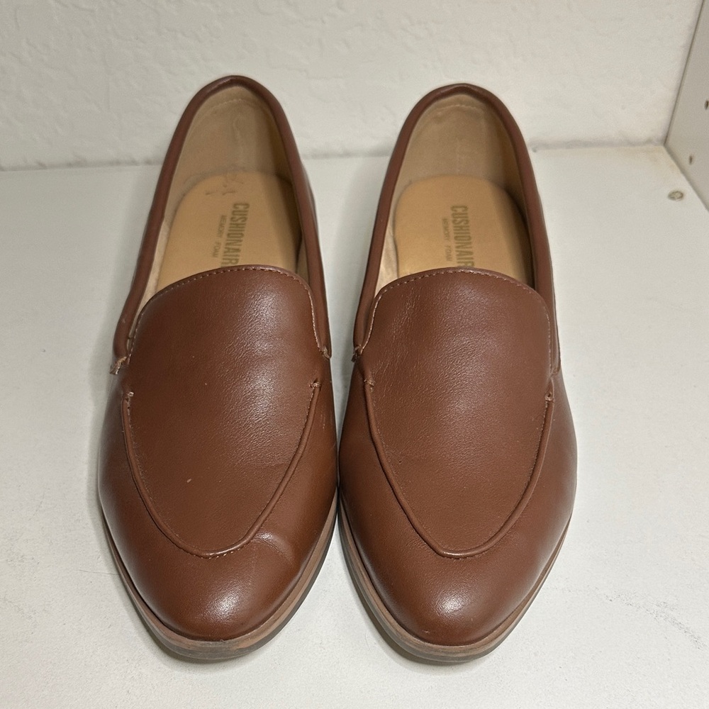 Women’s Cushionaire Tan Leather Slip-On Loafers Sz 8